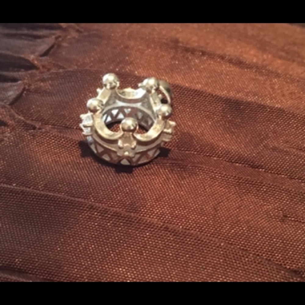 Crown charm  for the queen.